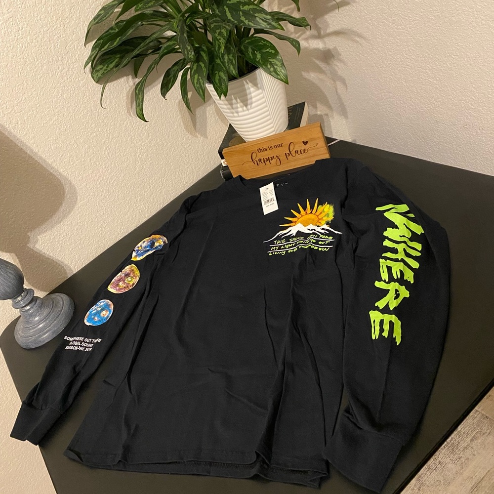PacSun Long Sleeve Graphic Tee - Picture 1 of 6